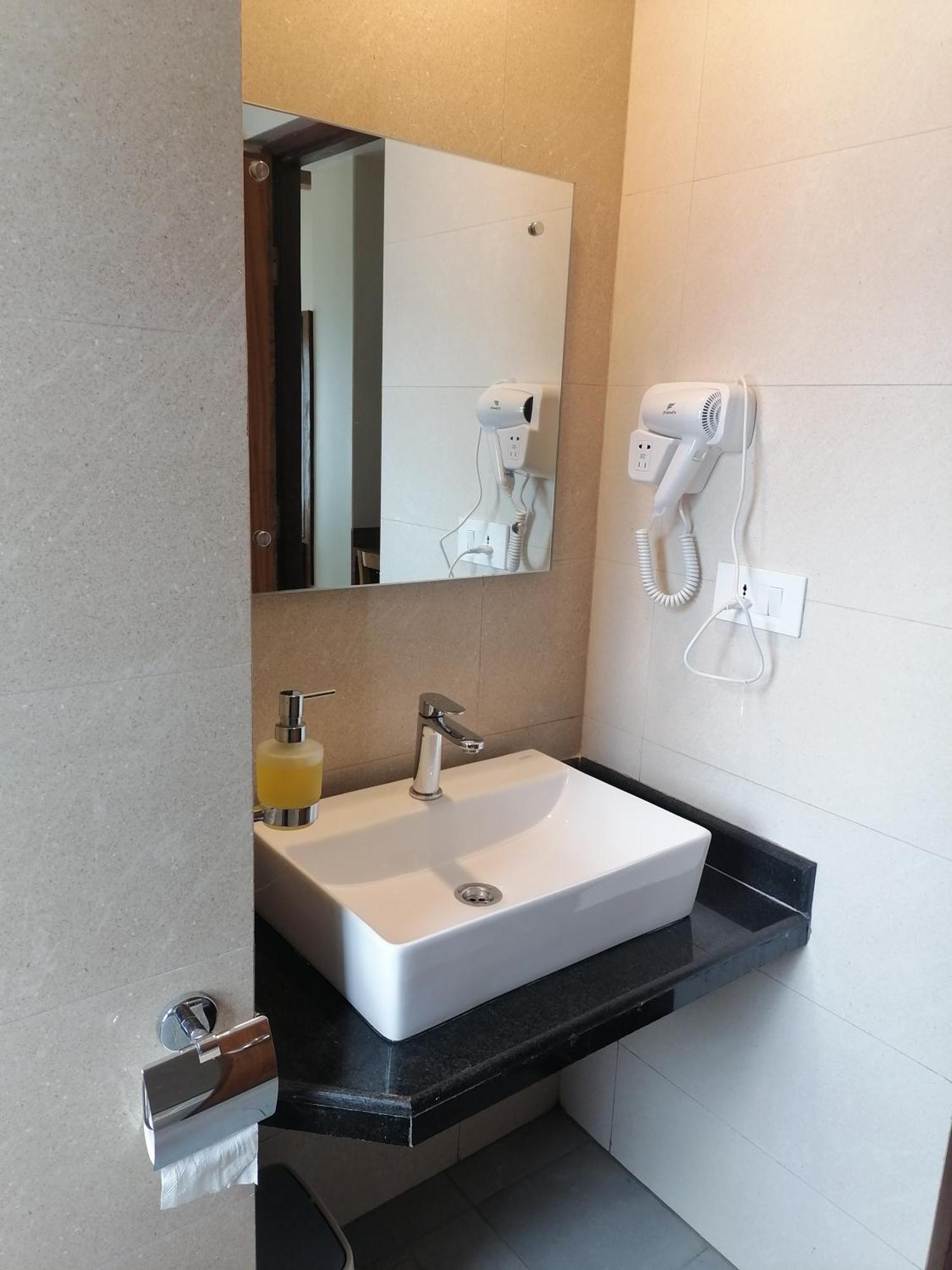 Urban Boutique Hotel Pokhara Bagian luar foto