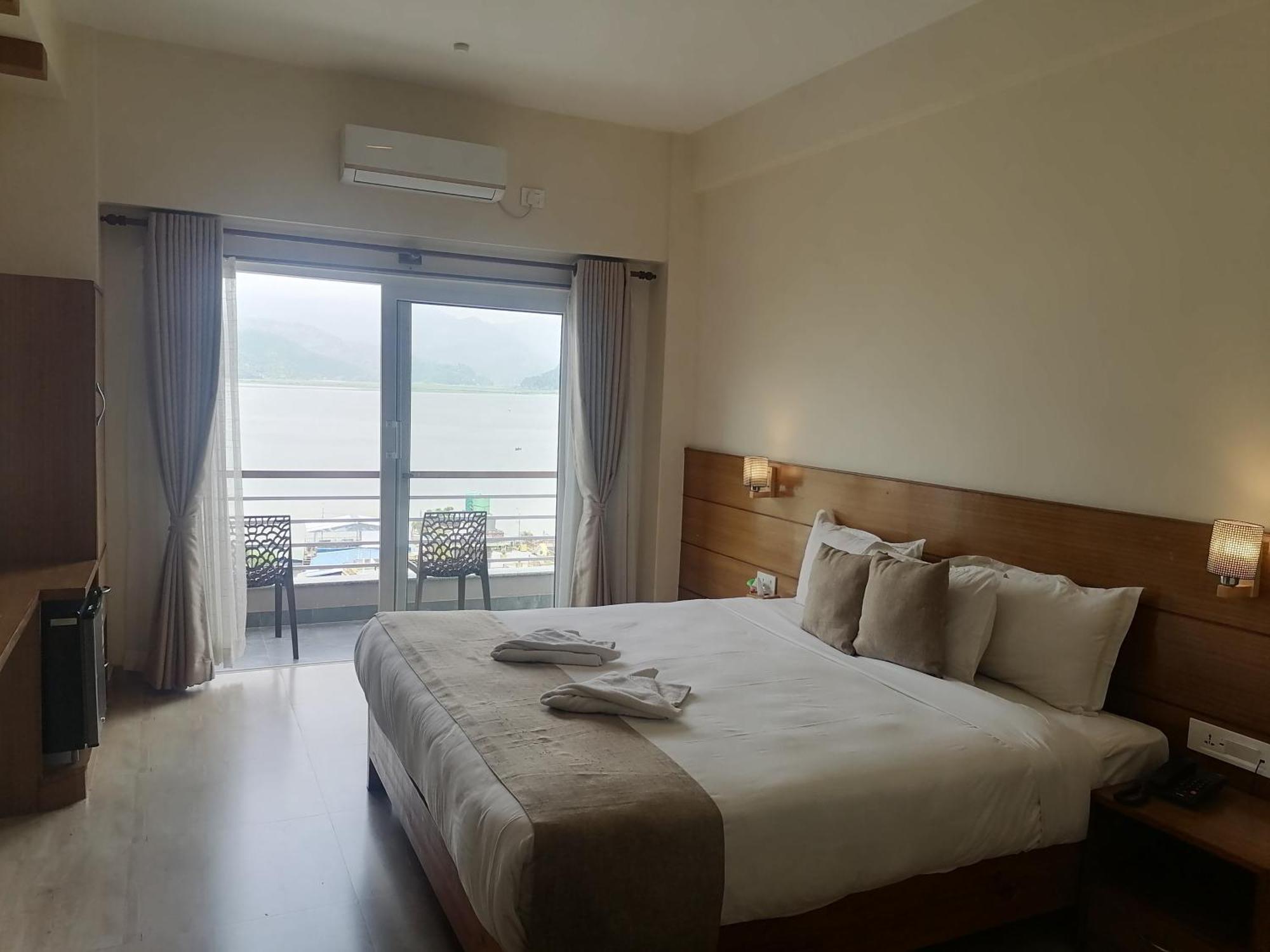 Urban Boutique Hotel Pokhara Bagian luar foto