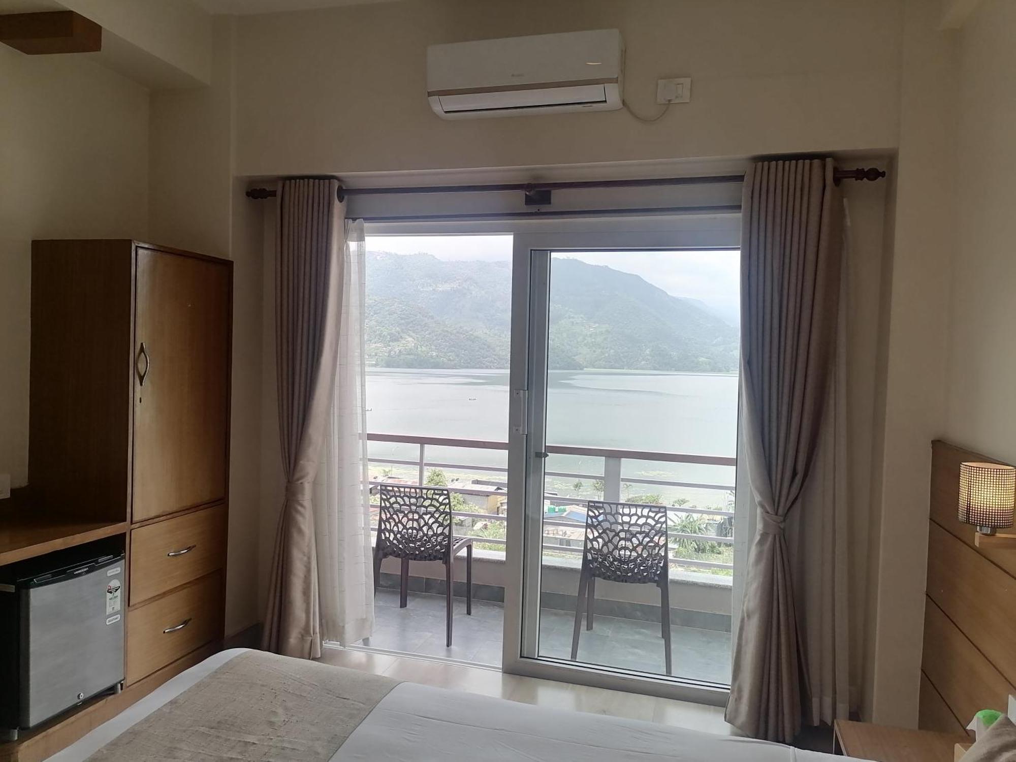 Urban Boutique Hotel Pokhara Bagian luar foto