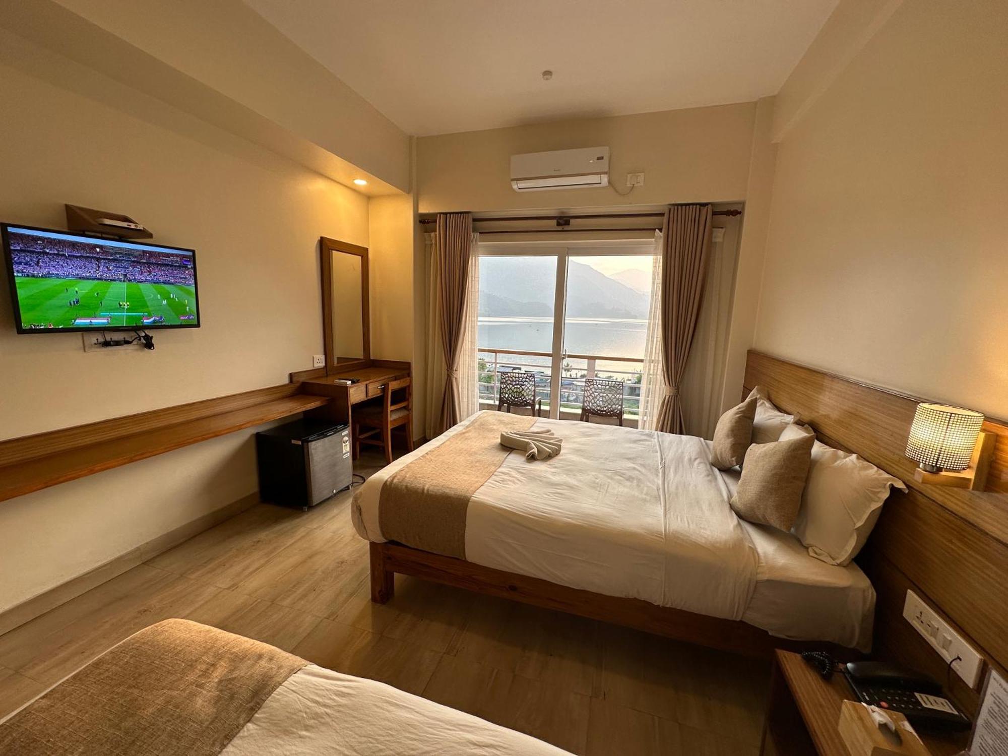 Urban Boutique Hotel Pokhara Bagian luar foto