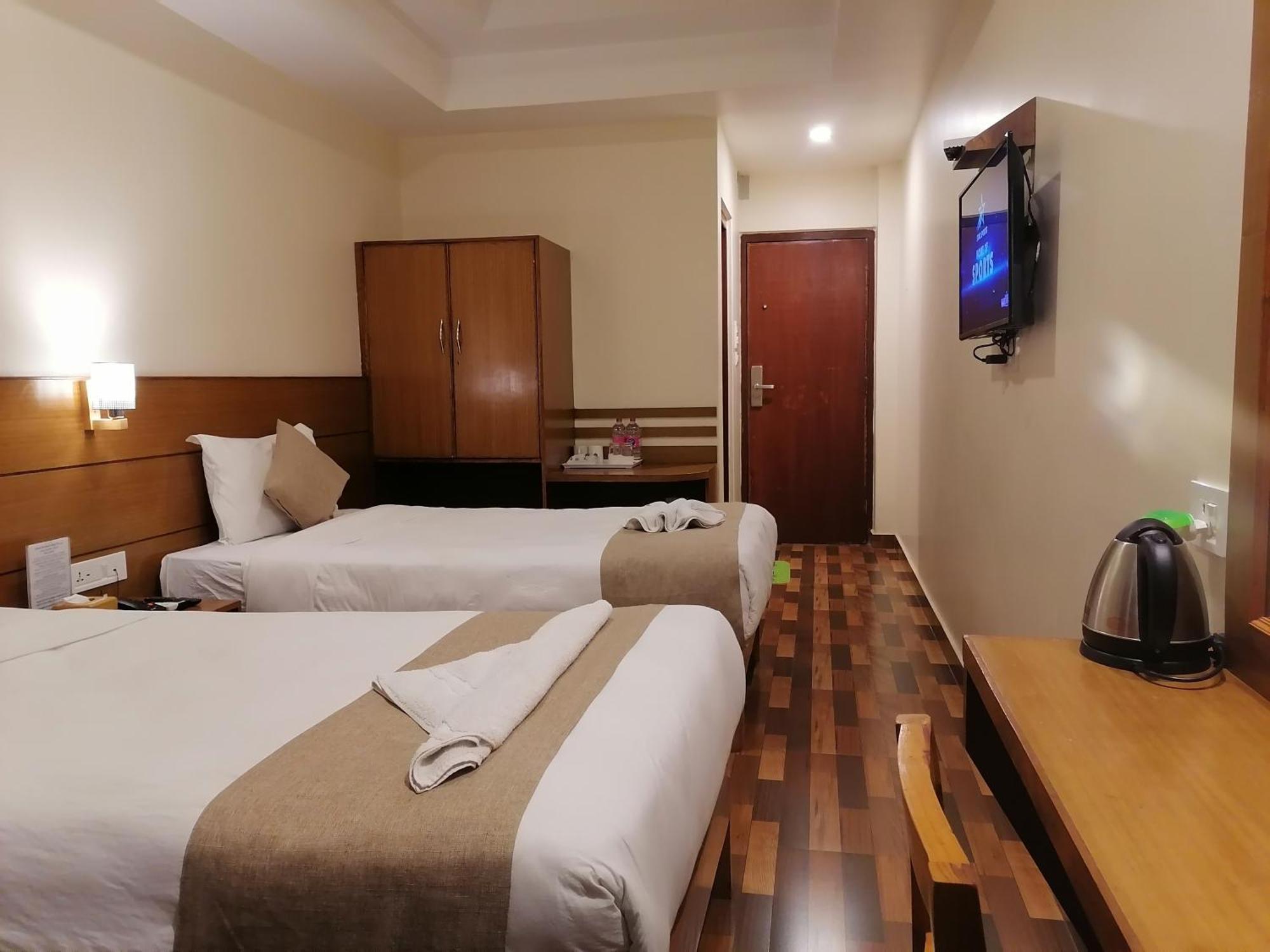 Urban Boutique Hotel Pokhara Bagian luar foto