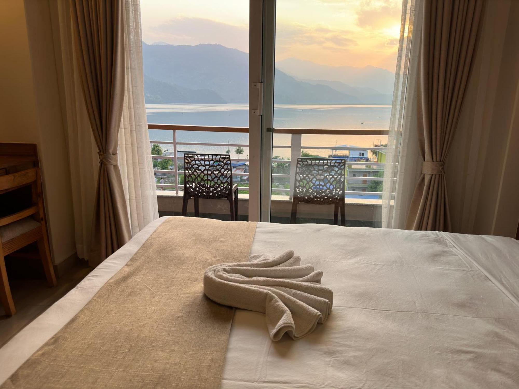 Urban Boutique Hotel Pokhara Bagian luar foto