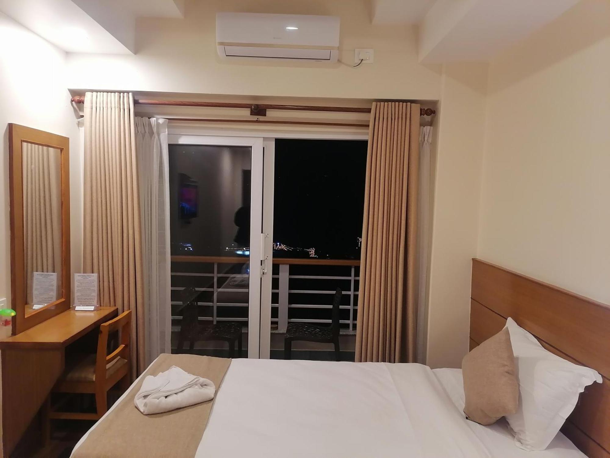 Urban Boutique Hotel Pokhara Bagian luar foto