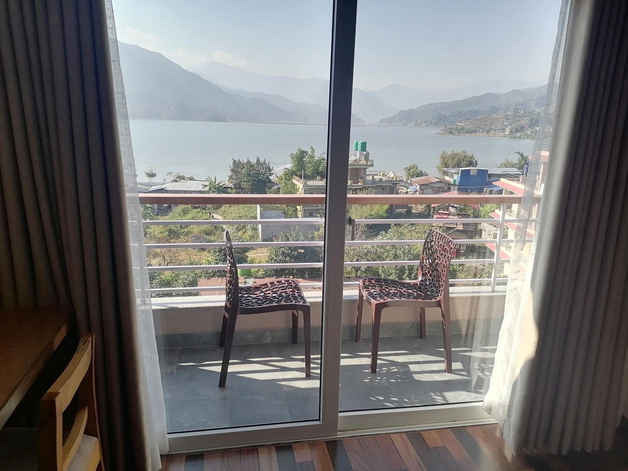 Urban Boutique Hotel Pokhara Bagian luar foto