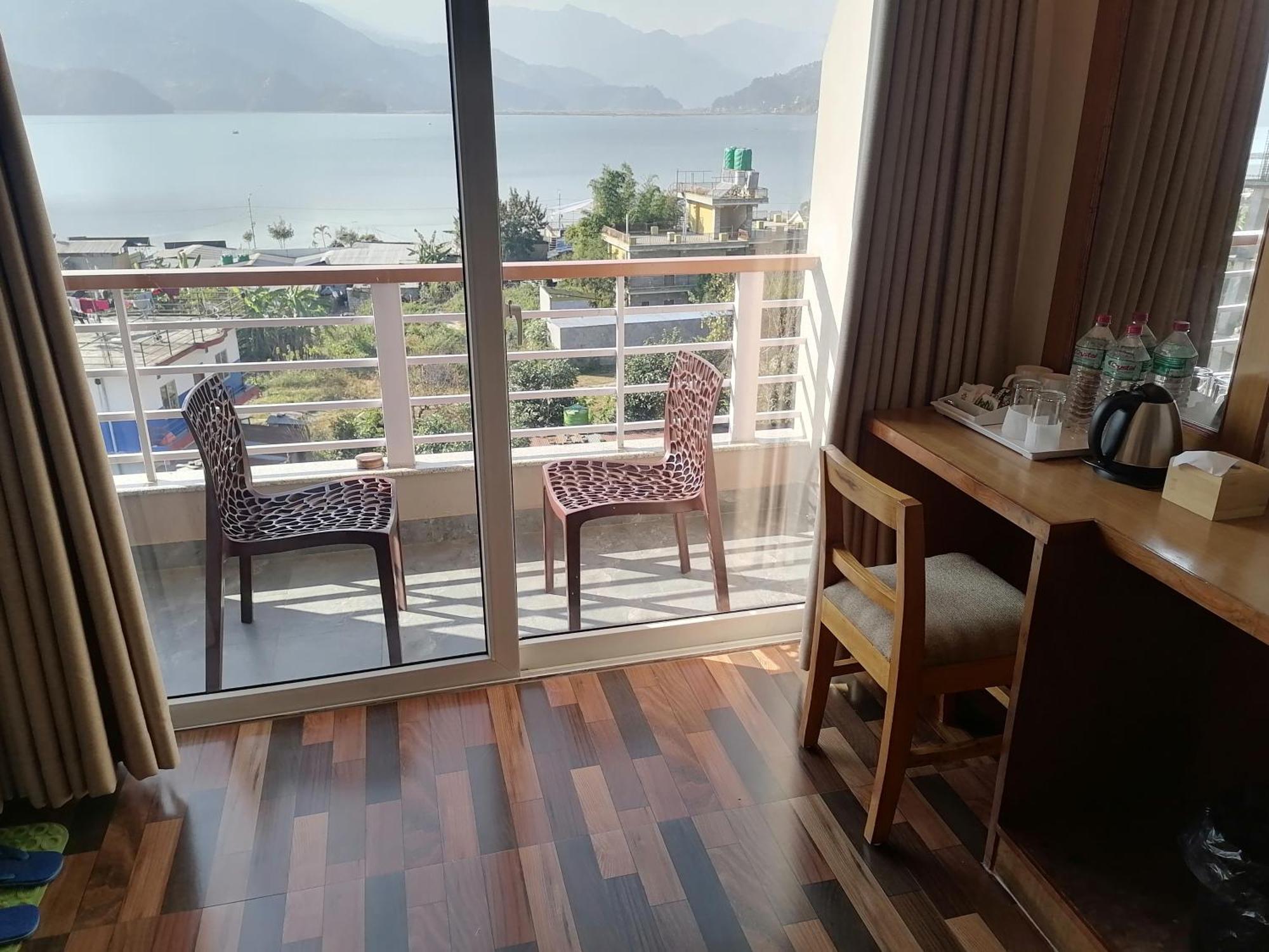 Urban Boutique Hotel Pokhara Bagian luar foto