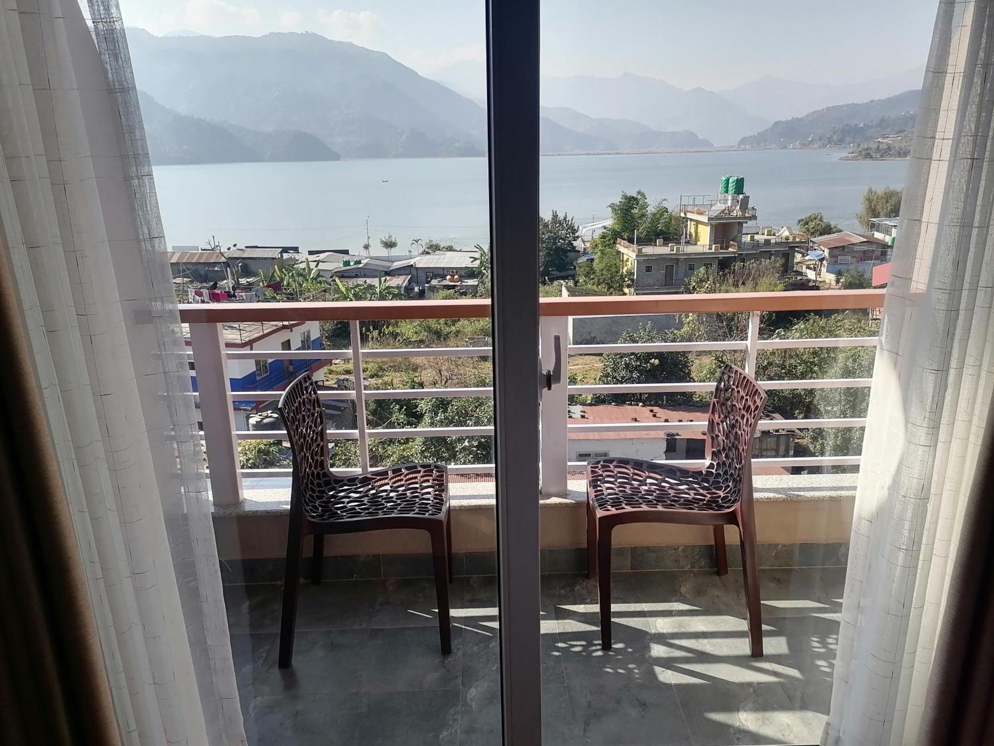 Urban Boutique Hotel Pokhara Bagian luar foto