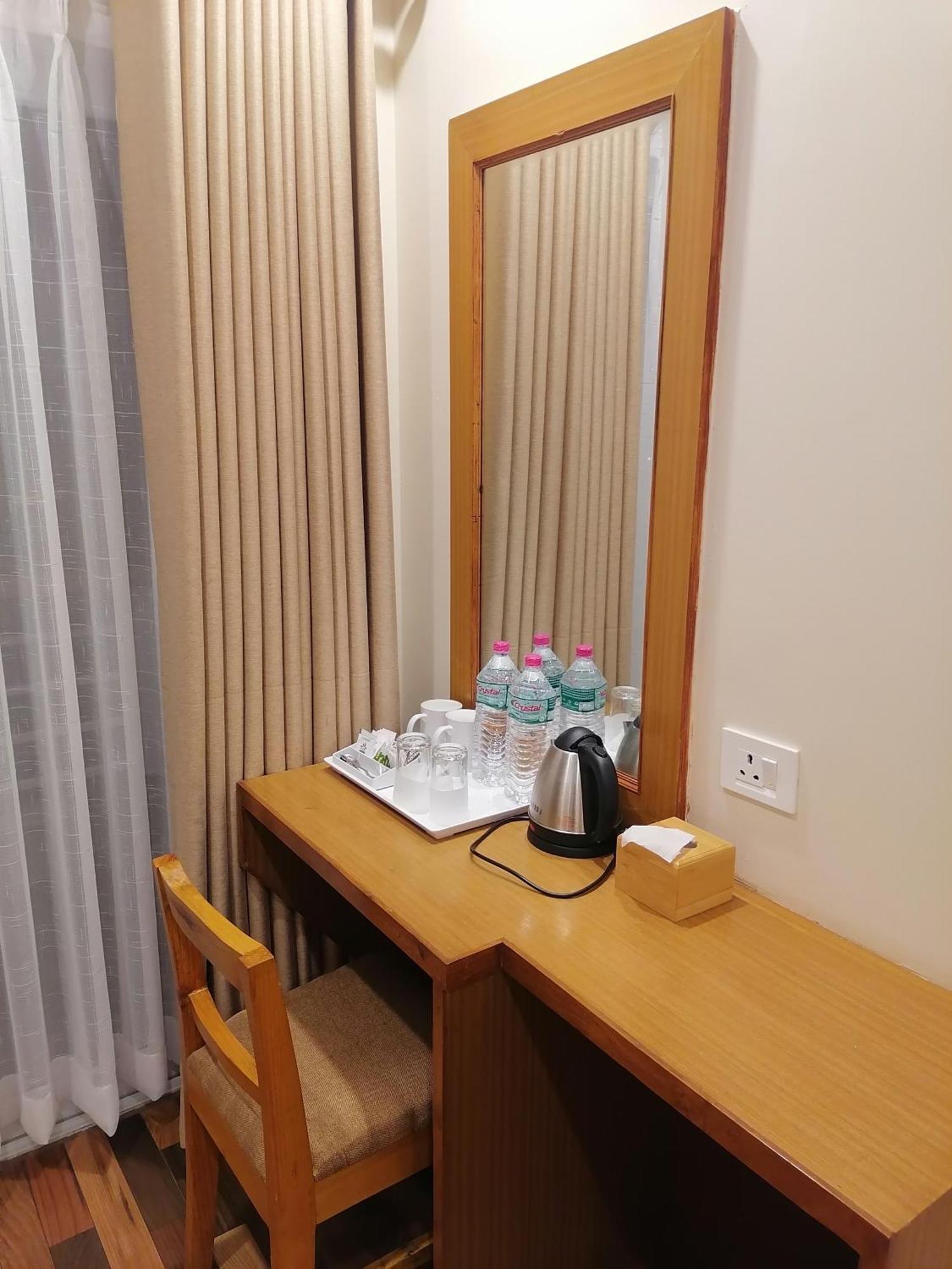 Urban Boutique Hotel Pokhara Bagian luar foto