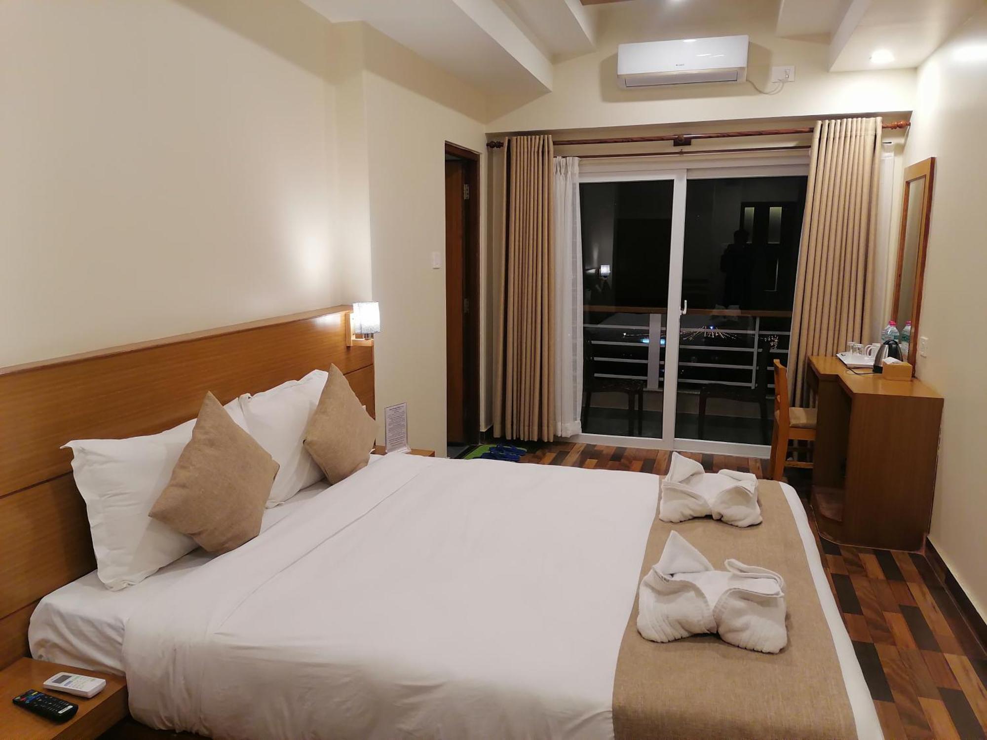 Urban Boutique Hotel Pokhara Bagian luar foto