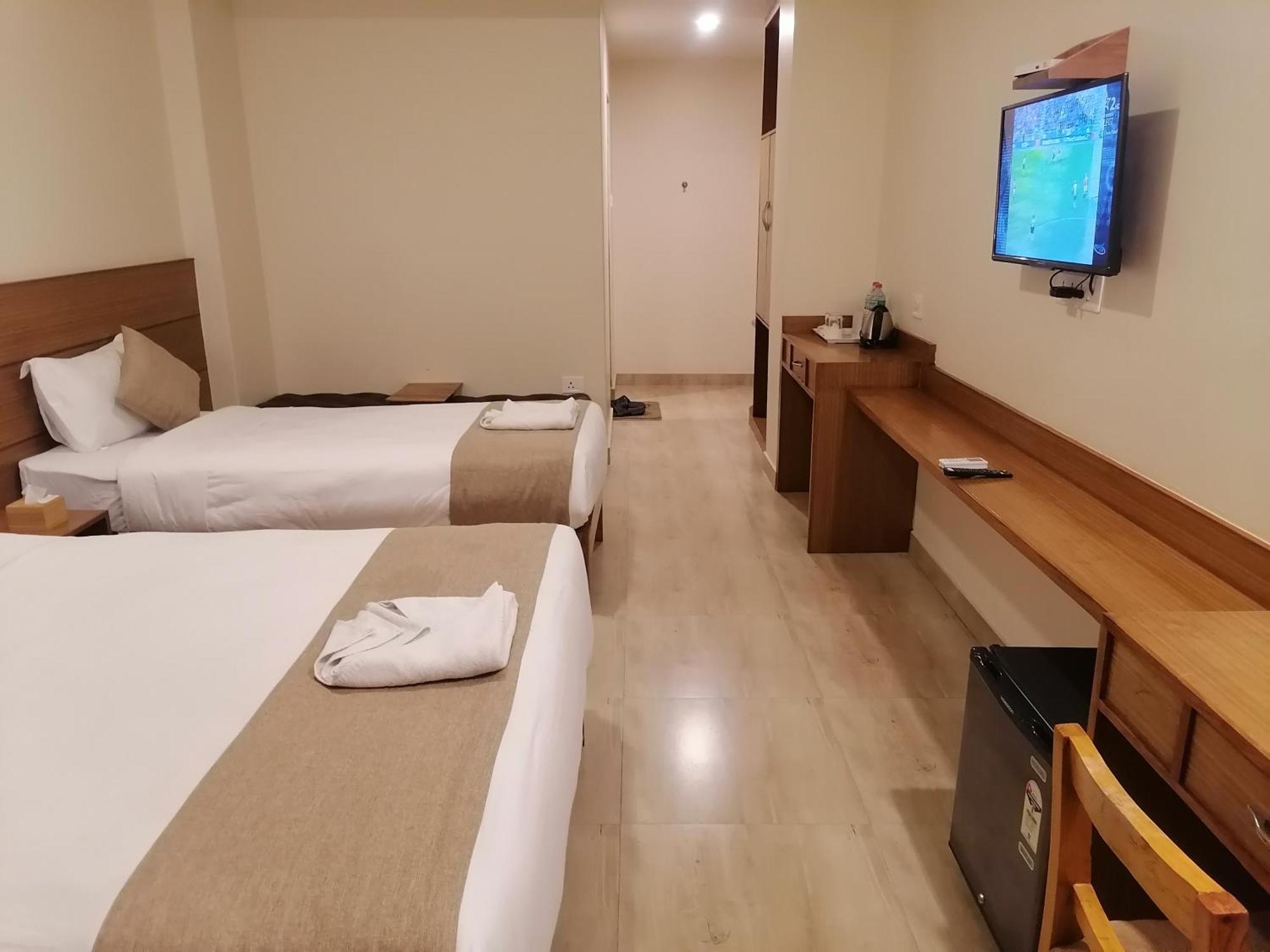 Urban Boutique Hotel Pokhara Bagian luar foto