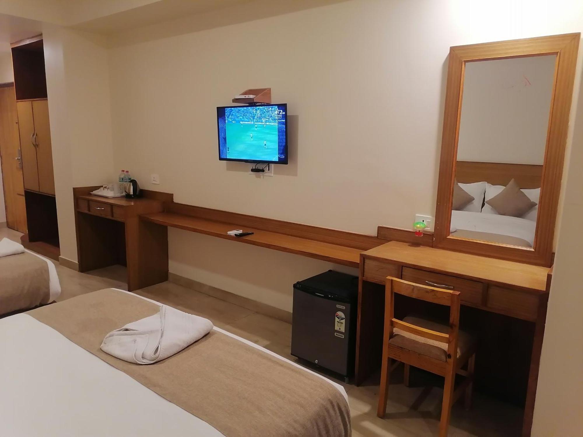 Urban Boutique Hotel Pokhara Bagian luar foto
