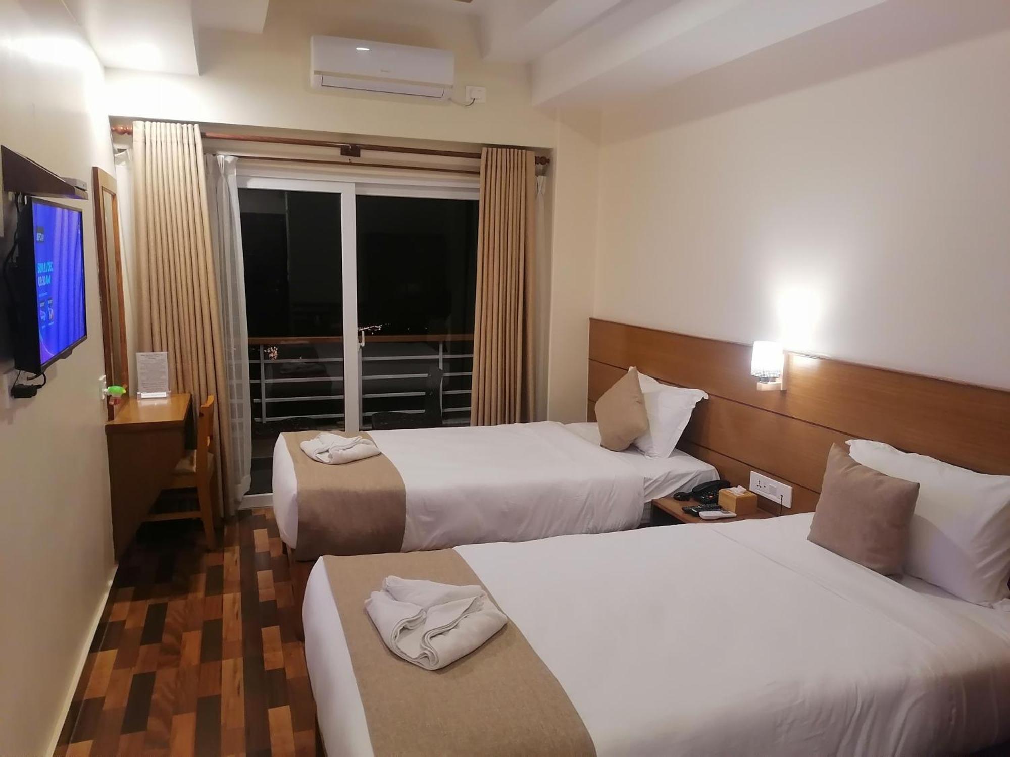 Urban Boutique Hotel Pokhara Bagian luar foto