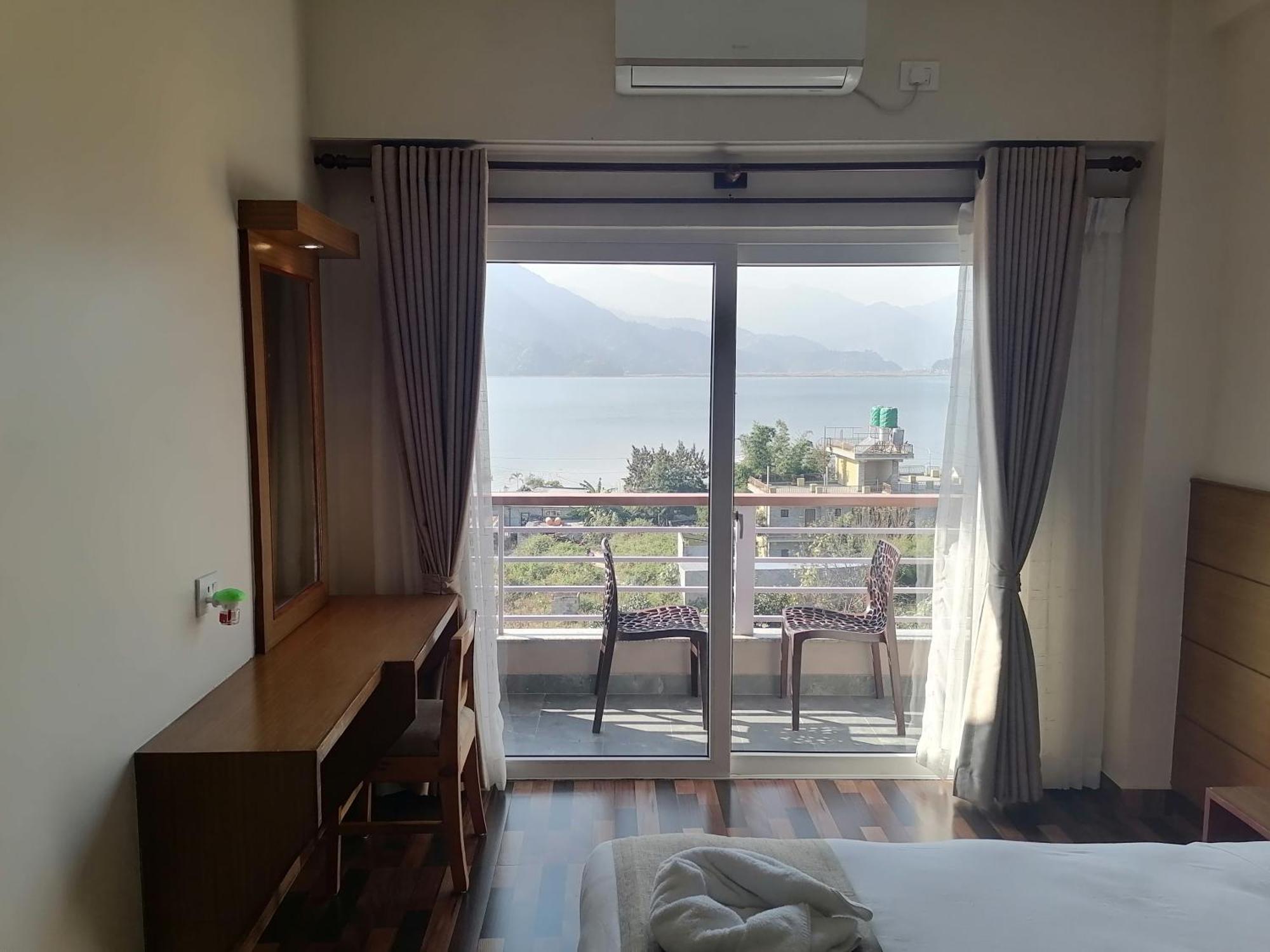 Urban Boutique Hotel Pokhara Bagian luar foto