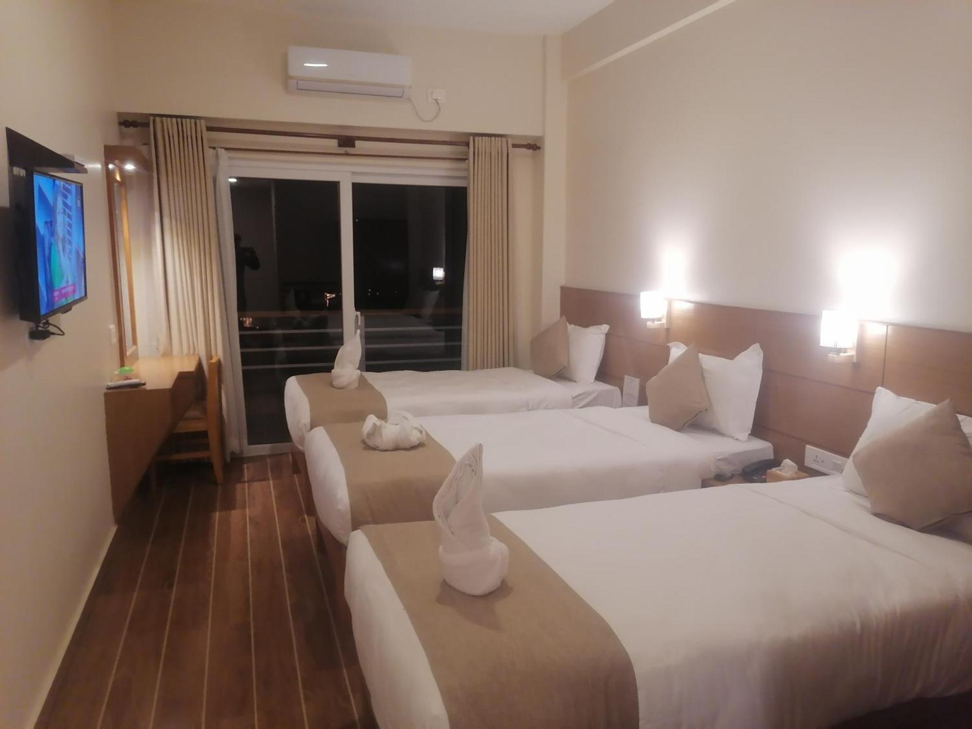 Urban Boutique Hotel Pokhara Bagian luar foto