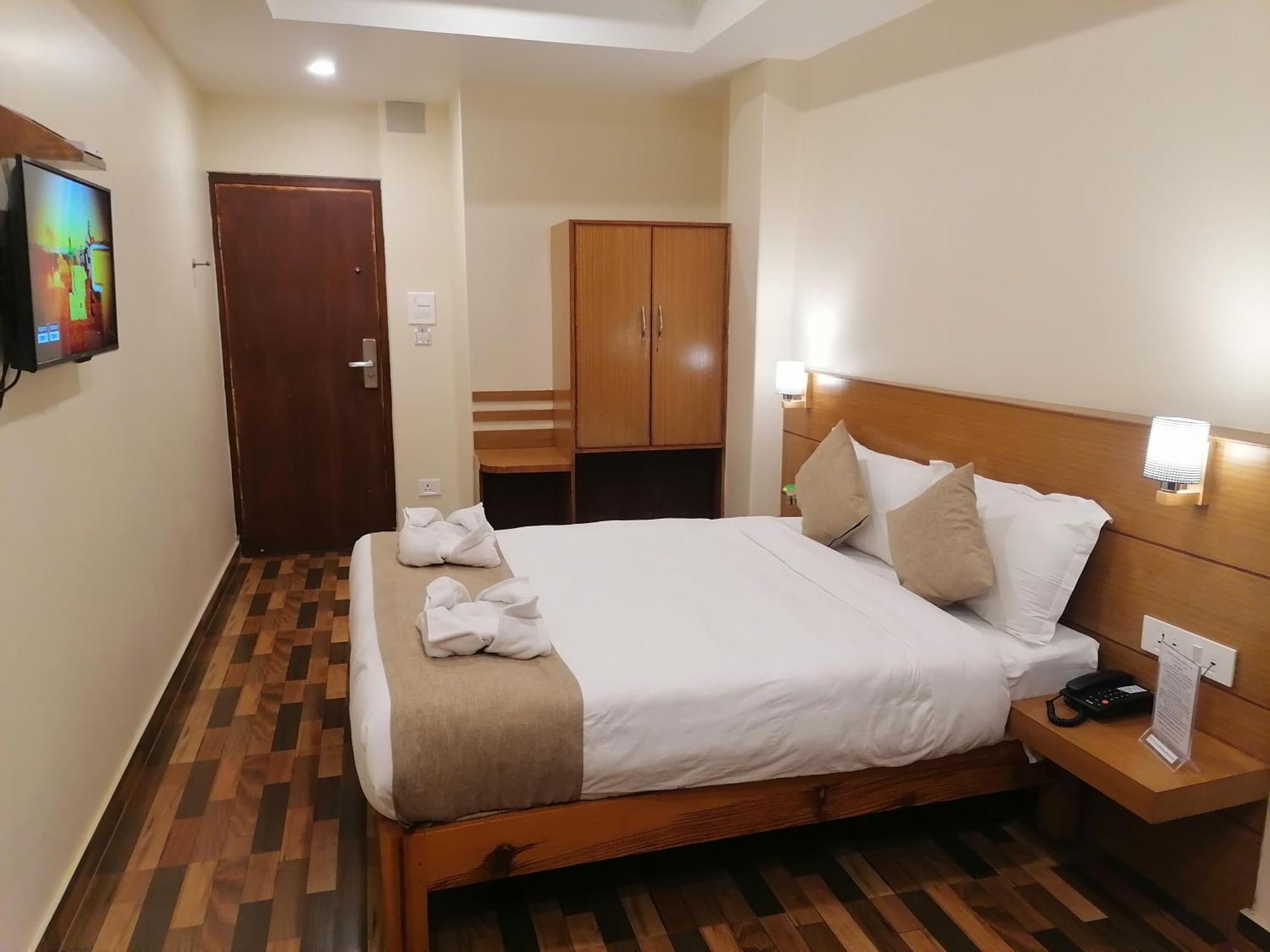 Urban Boutique Hotel Pokhara Bagian luar foto
