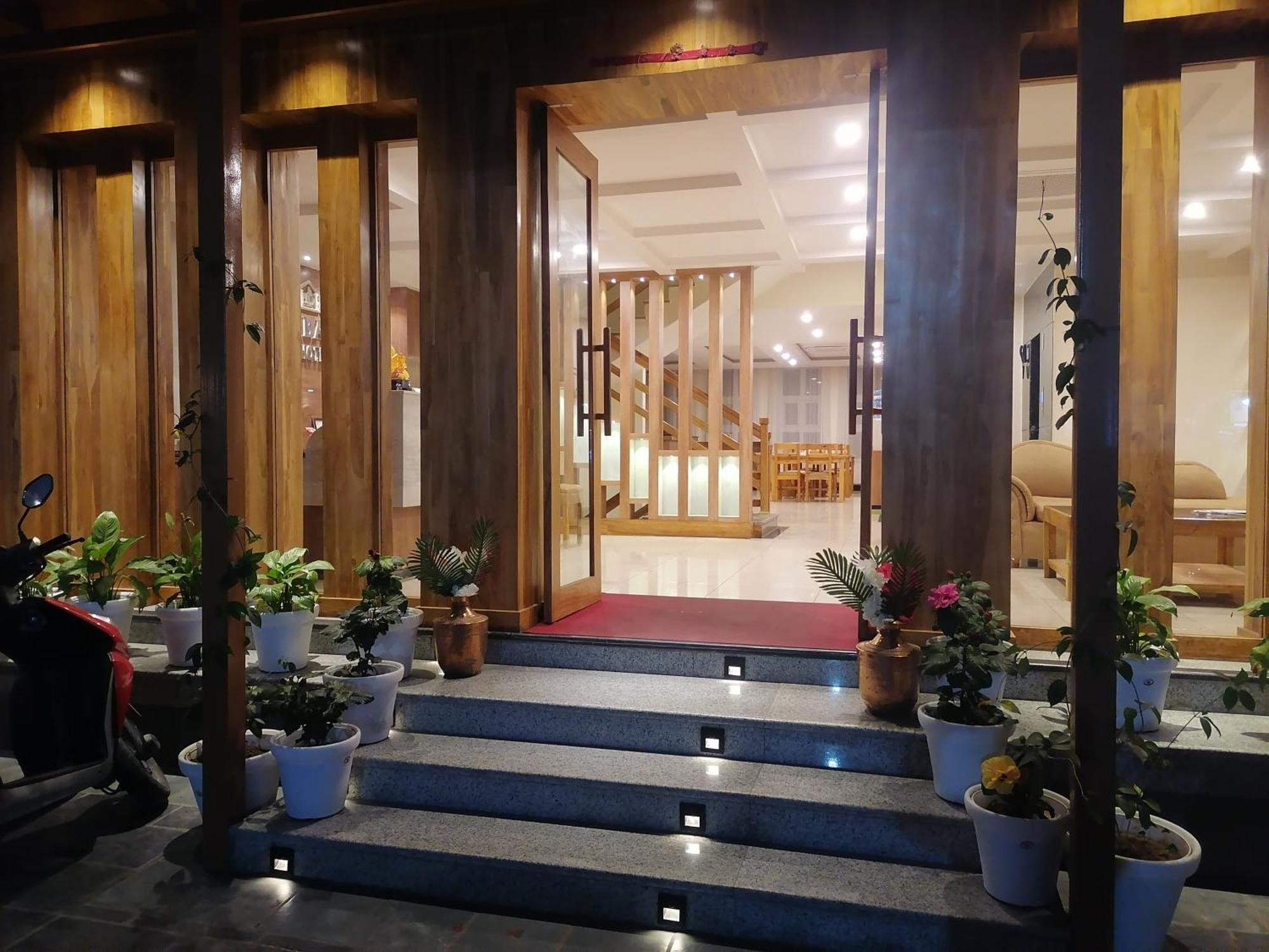 Urban Boutique Hotel Pokhara Bagian luar foto