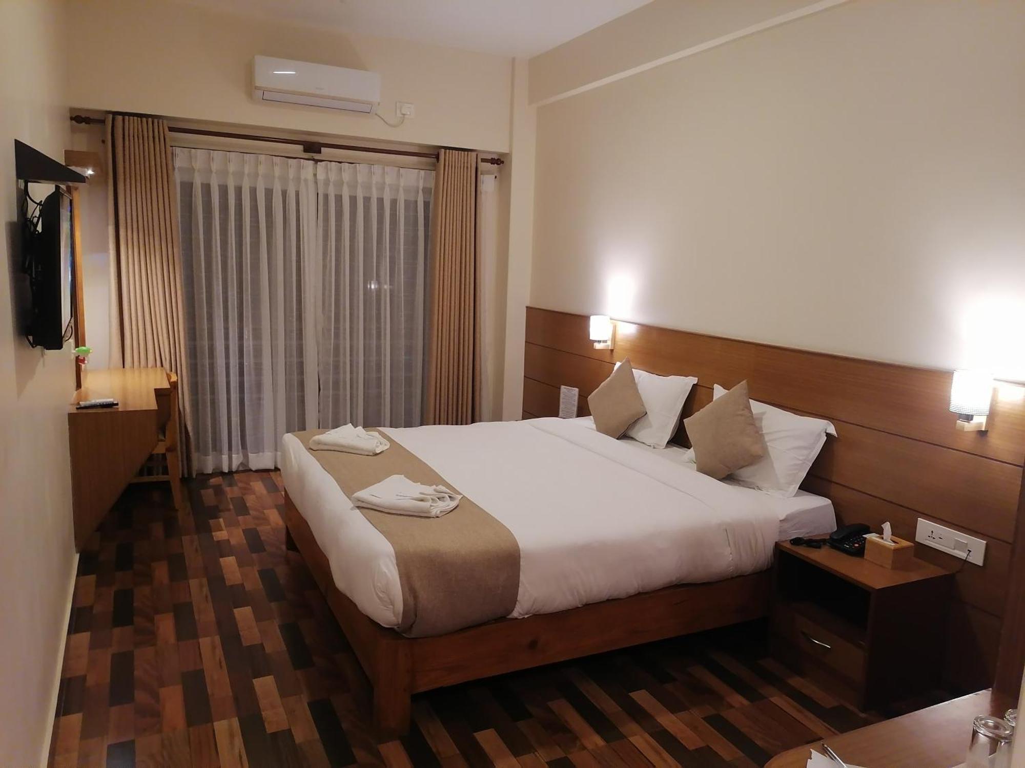 Urban Boutique Hotel Pokhara Bagian luar foto