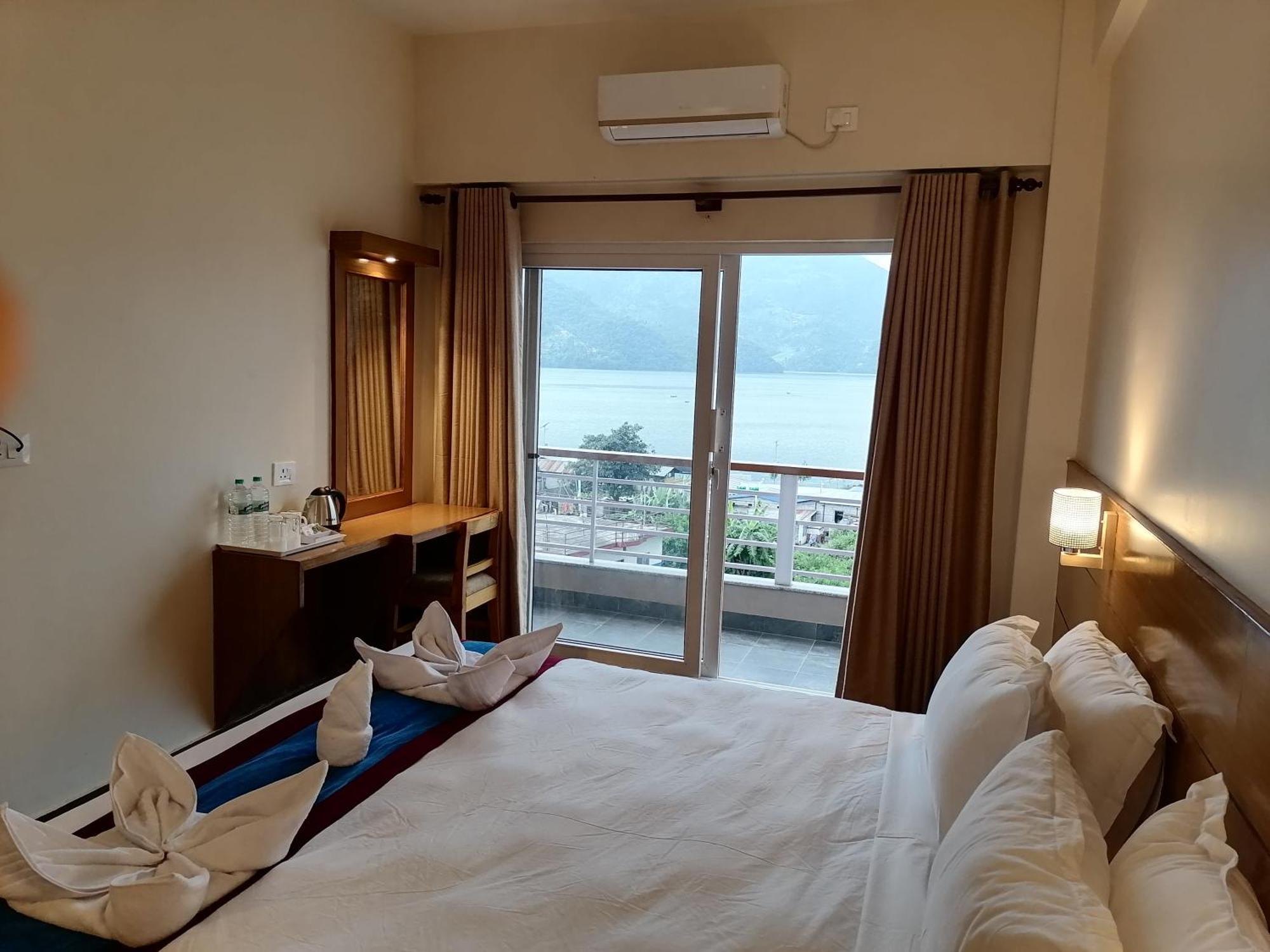 Urban Boutique Hotel Pokhara Bagian luar foto