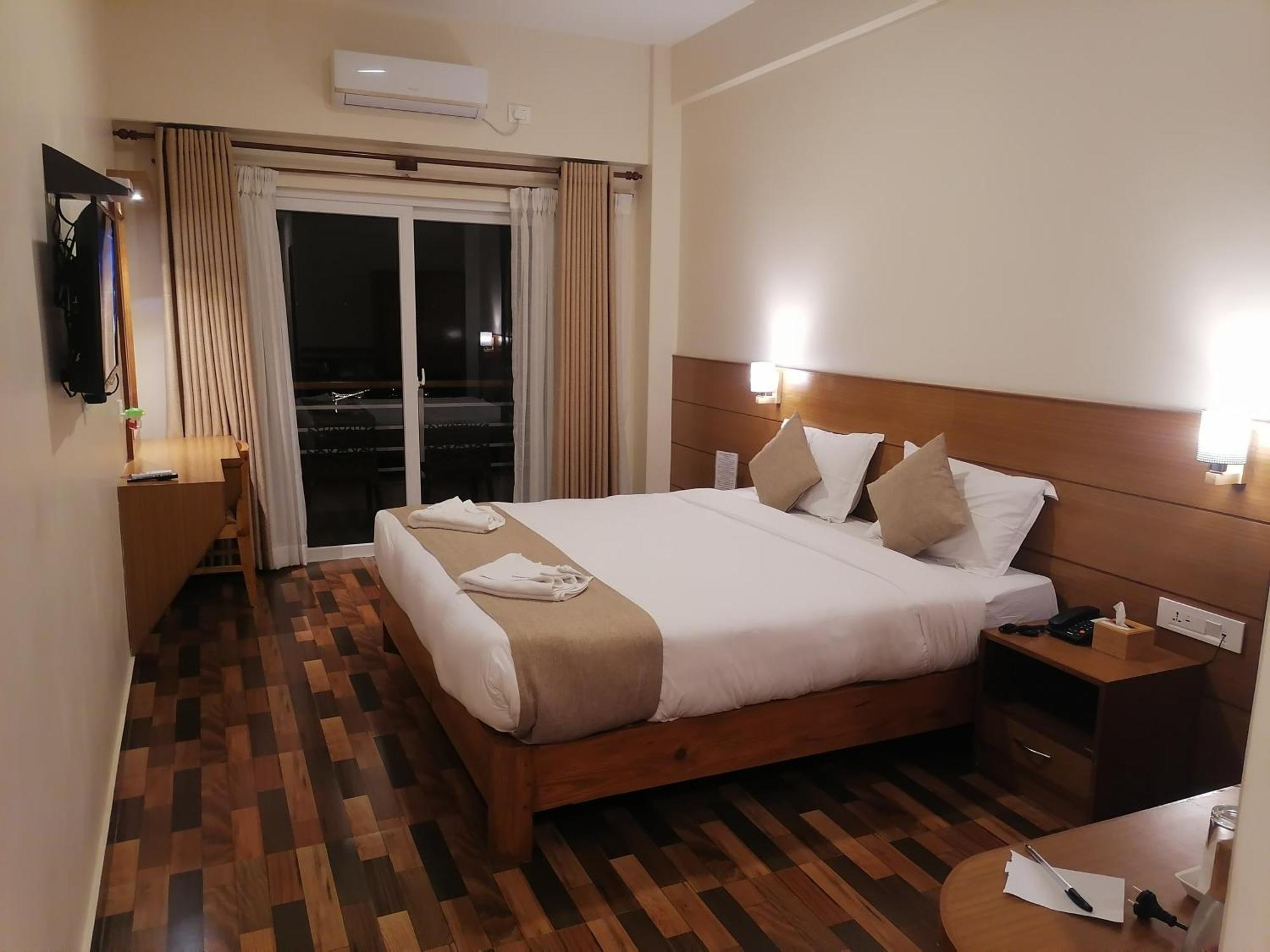 Urban Boutique Hotel Pokhara Bagian luar foto